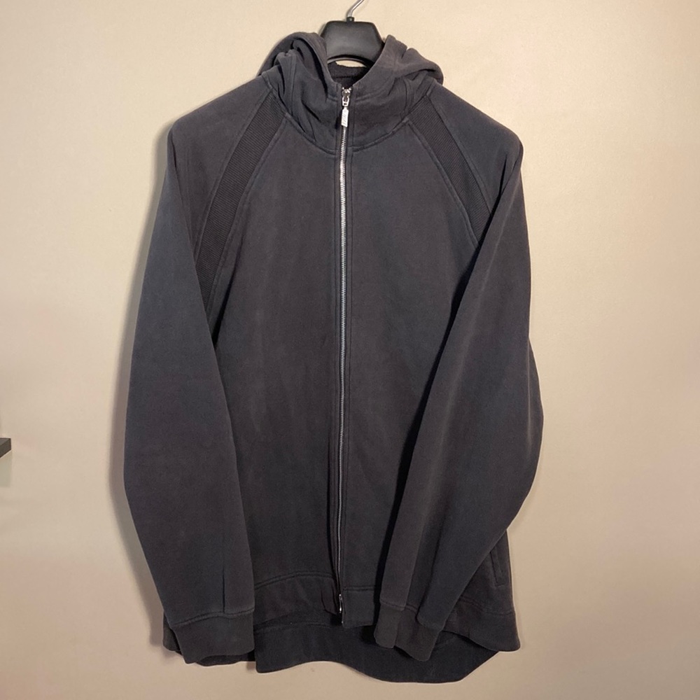 Men’s XXL Nike sweatshirt. Very good condition. Dark gray with red accents.